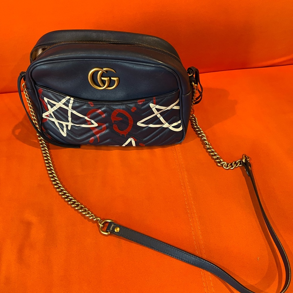 Beautiful Excellent Conditon Gucci shoulder bag